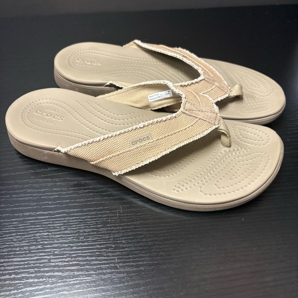 CROCS Other - Crocs Men's Santa Cruz Canvas Flip Flops In Khaki Size 10